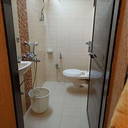 Broadway Colaba Hotel 2*