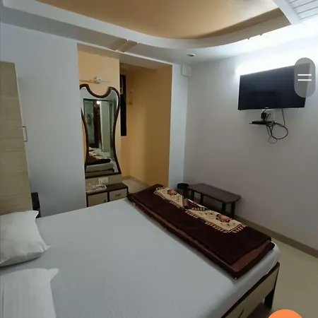 Broadway Colaba 2*