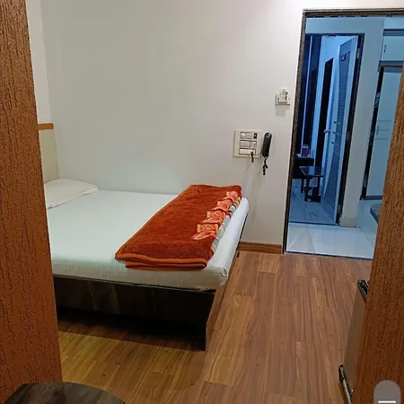 Broadway Colaba 2*