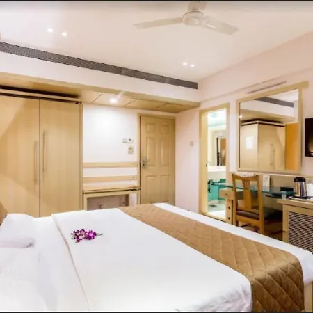 Hotel The Royal Orchid Hotel, Chembur 3*