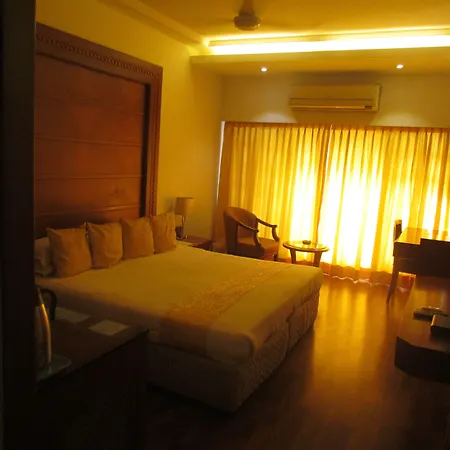 Kohinoor Park Hotel 3*