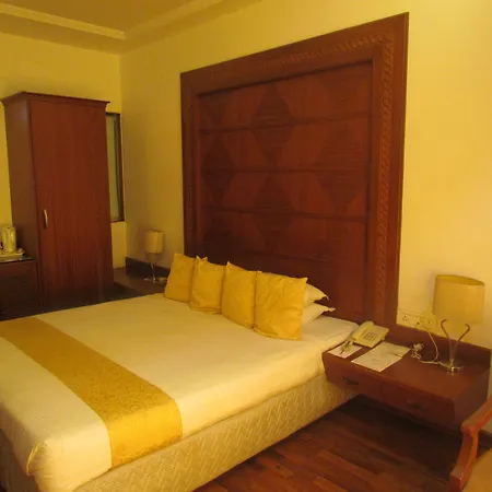 Kohinoor Park 3*
