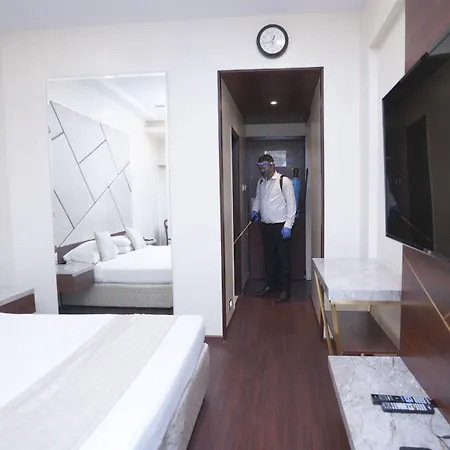 Kohinoor Park Hotel 3*