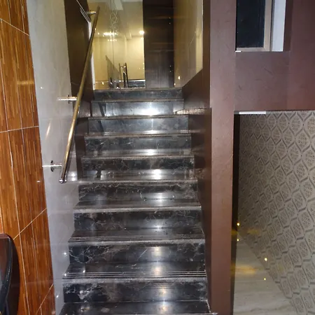 Qamar Hotel