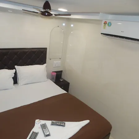 Qamar Hotel Mumbai