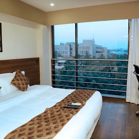 House Andheri East, Hotel Mumbai