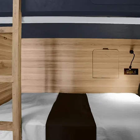 O We Hotel 3*