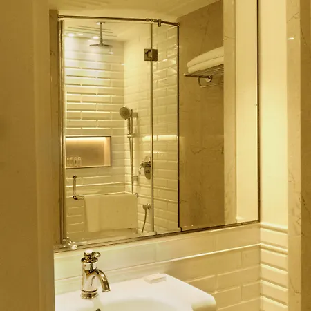 Hotel Harbour View Colaba 3*