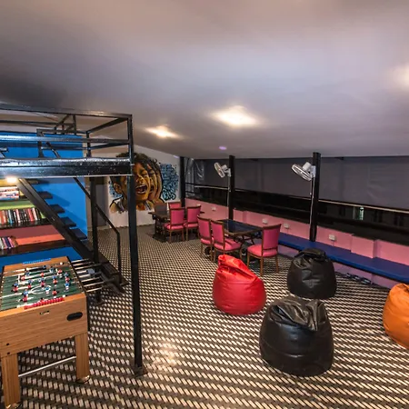 Backpacker Cowies Hostel Mumbai