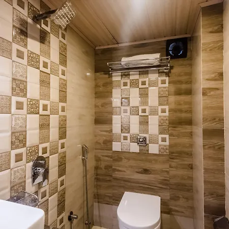 Hotel O Royal Grand Near Chhatrapati Shivaji International Airport 3*