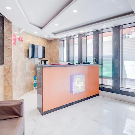 Hotel Oyo 9748 Girgaon Palace 3*