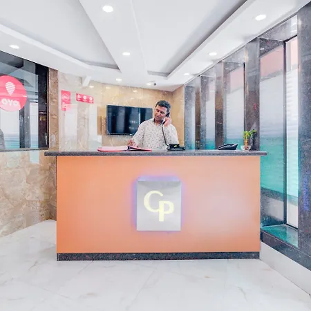 Oyo 9748 Girgaon Palace Mumbai