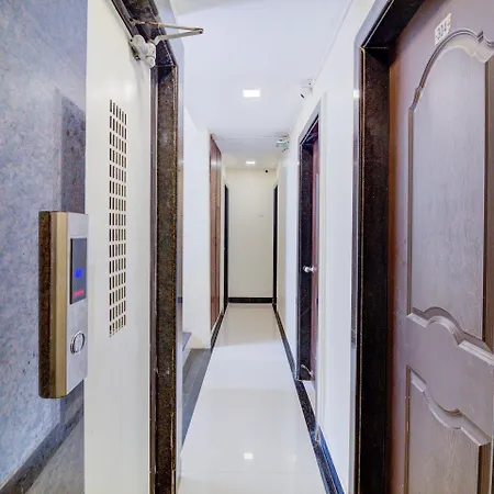 Oyo 9748 Girgaon Palace 3* Mumbai