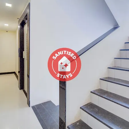Hotel Oyo 9748 Girgaon Palace 3*
