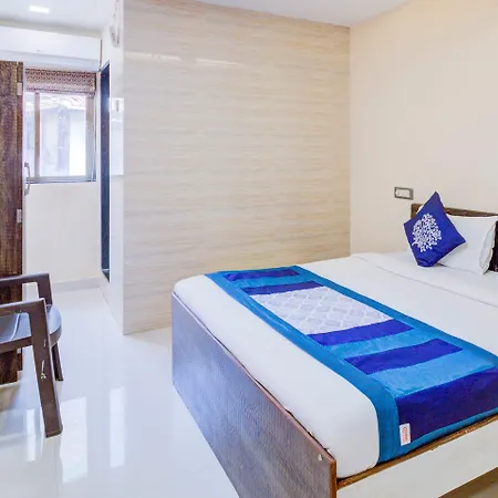 Oyo 9748 Girgaon Palace