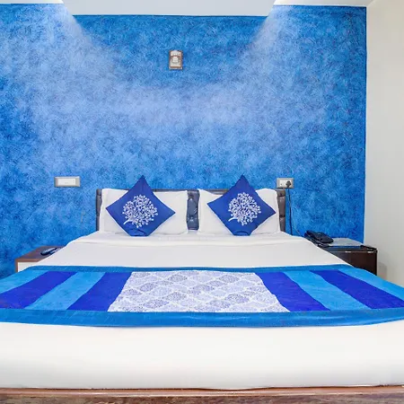Oyo 9748 Girgaon Palace Hotel 3*
