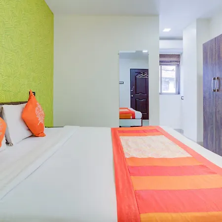 Oyo 9748 Girgaon Palace Hotel