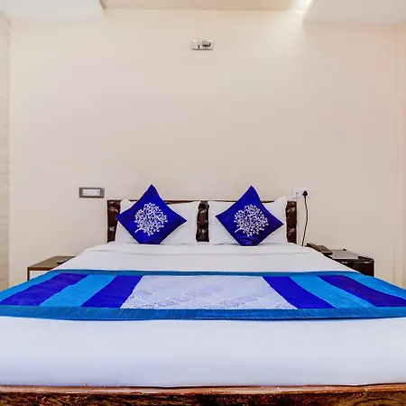 Oyo 9748 Girgaon Palace
