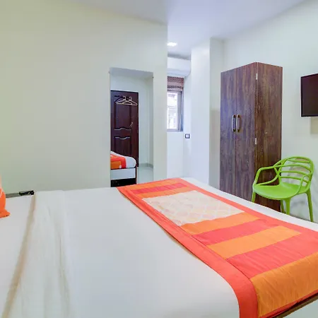 Hotel Oyo 9748 Girgaon Palace
