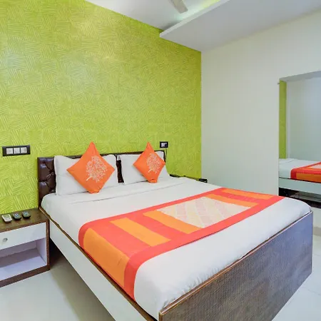 Oyo 9748 Girgaon Palace Mumbai