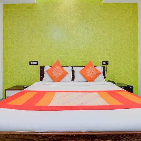 Oyo 9748 Girgaon Palace 3*