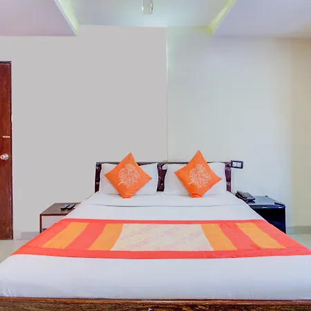 Oyo 9748 Girgaon Palace Mumbai
