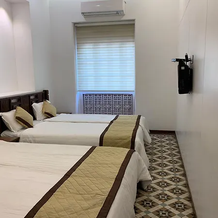 Hotel Carlton - Behind Taj Mahal Palace Colaba
