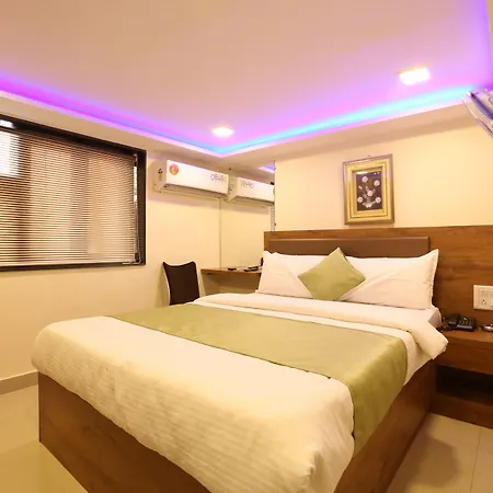 Hotel Happyland 3*