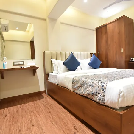 Kalpana Palace, Hotel