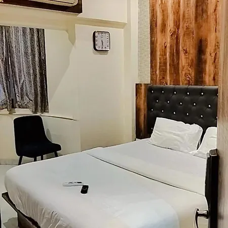 In Near Dhirubhai Ambani Kokilaben Hospital Andheri West Hotel 3*