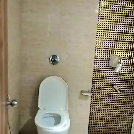 In Near Dhirubhai Ambani Kokilaben Hospital Andheri West 3* Mumbai