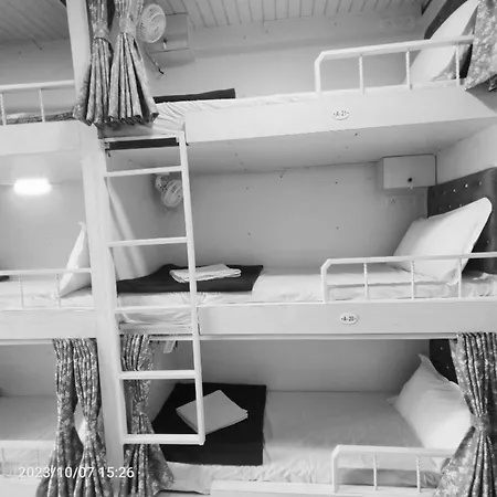 Retreats At Marol Dorm - Near International Airport