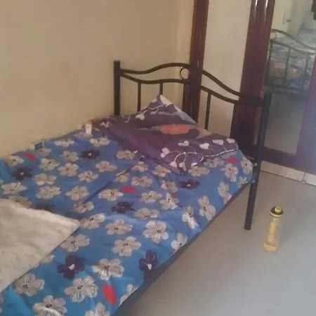 Lakeside Homestay *