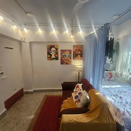 Retro Bandra - Cozy Comfort In A Heritage Village
