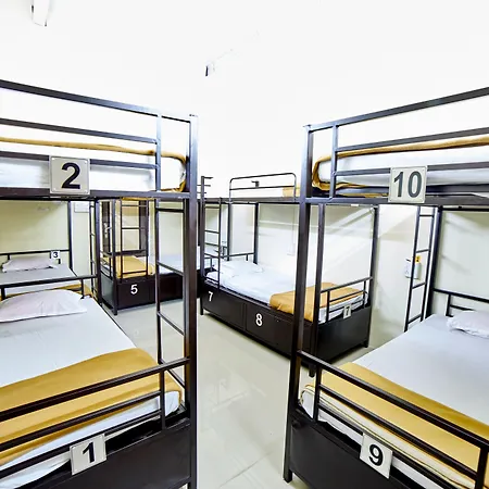 Hostel Empire Royale *