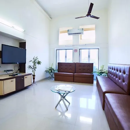 Empire Royale Hostel *