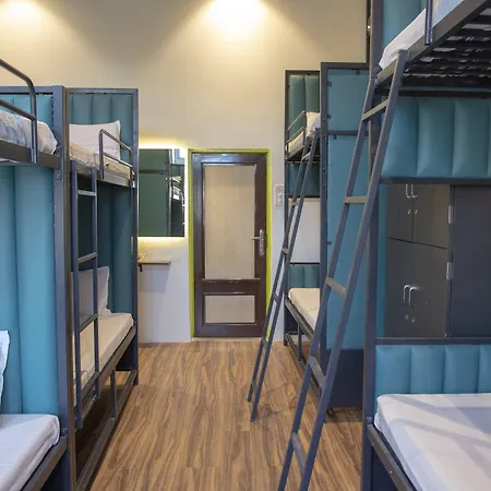 Empire Royale Hostel *