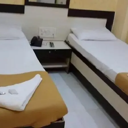 Hotel Maangta 127 @ Andheri East