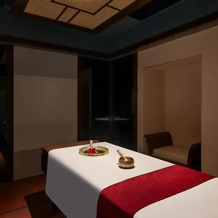 Courtyard By Marriott International Airport Hotel 5*
