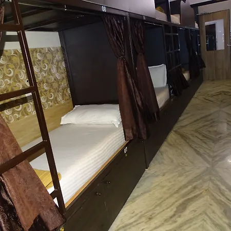Hostel Sunshine Backpackers Airport