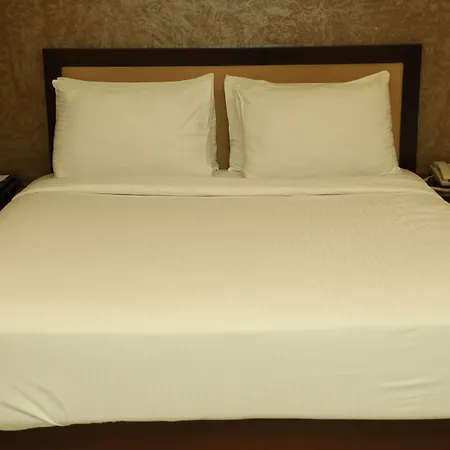 Hotel Anantha Exectuive