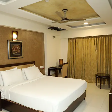 Hotel Anantha Exectuive 3*