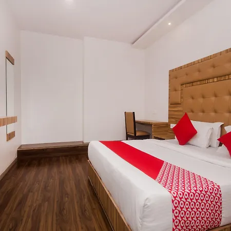 Hotel Oyo 22039 Bkc Grand