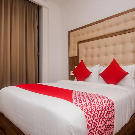 Oyo 22039 Bkc Grand Hotel 3*