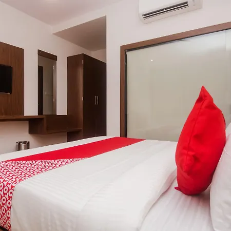 Oyo 22039 Bkc Grand Mumbai
