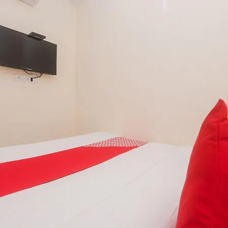 Oyo 23259 Galaxy Hotel 3*