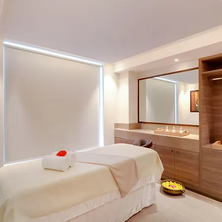 Hotel Lemon Tree Premier, International Airport