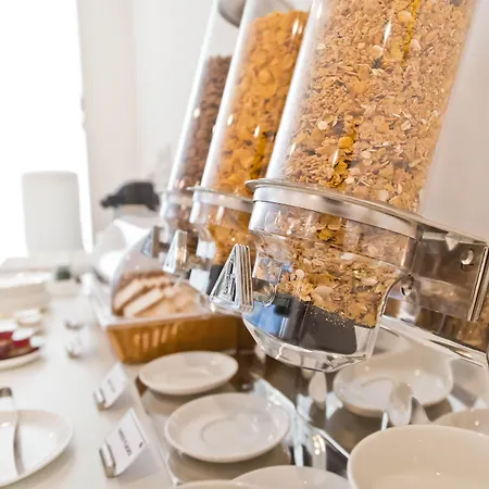 Bloom - Juhu Hotel 4*