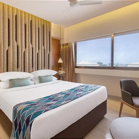 Metropole Hotel 3*