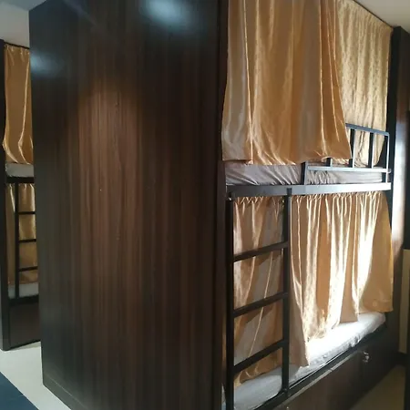 Hotel Almas Andheri West 3*